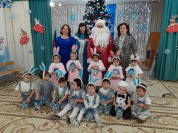 Новый год в младшей группе № 10.