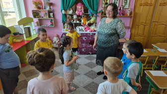 В МБДОУ4 Детский сад "Золотой ключик " г.Усть-Джегуты прошёл тематический день желаний. Педагоги читали детям произведения В.Катаева "Цветик- семицветик", А.Пушкина "Сказка о рыбаке и рыбке", наблюдали за цветами, рисовали, организовывали игры.